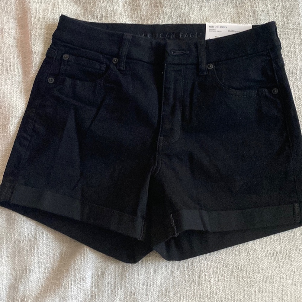 NWT American Eagle Curvy MIDI black denim shorts. Next level stretch. Women’s 6